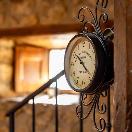 Genciana, Con Encanto En La Montana Leonesa Cuevas de Vinayo