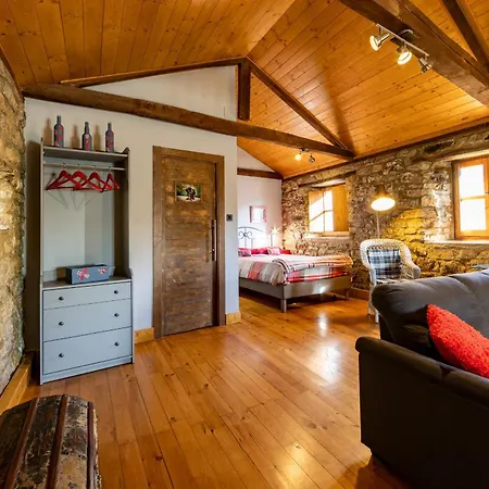 Genciana, Con Encanto En La Montana Leonesa * Cuevas de Vinayo